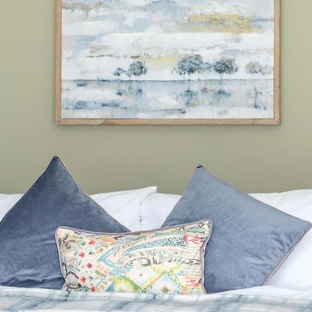 Dickens Suite- Cozy Suite 15Min Close To Gatwick 克劳利 外观 照片