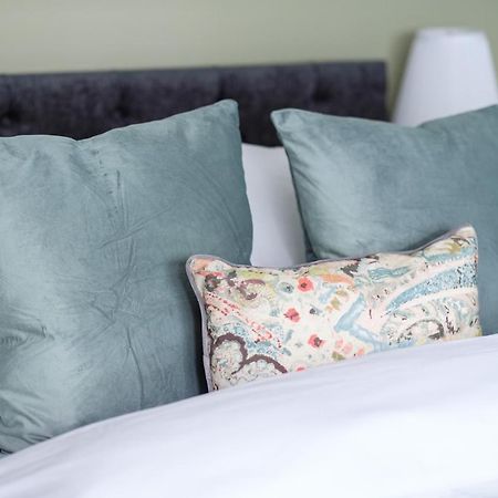 Dickens Suite- Cozy Suite 15Min Close To Gatwick 克劳利 外观 照片