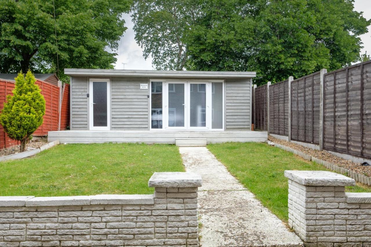 Dickens Suite- Cozy Suite 15Min Close To Gatwick 克劳利 外观 照片