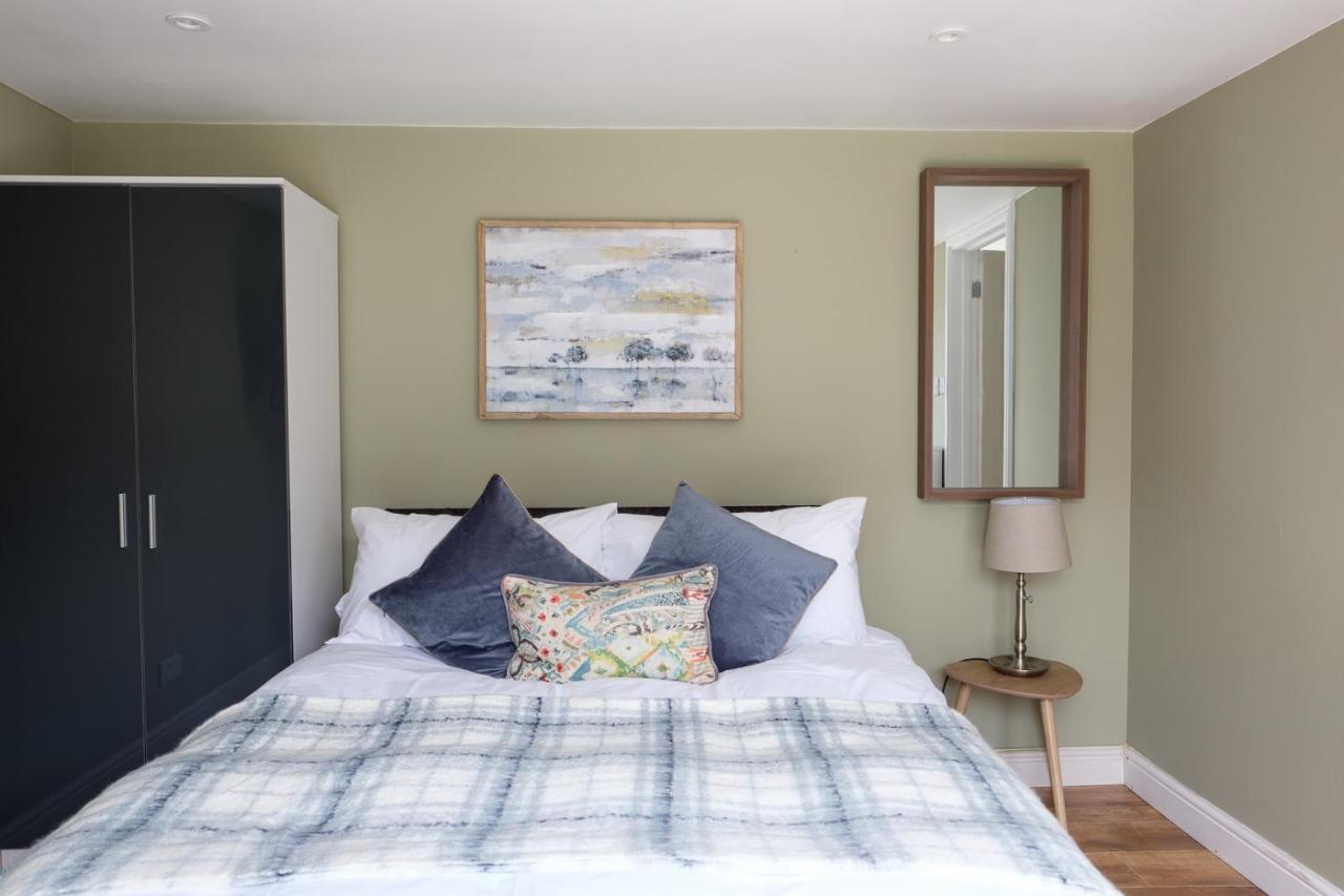 Dickens Suite- Cozy Suite 15Min Close To Gatwick 克劳利 外观 照片