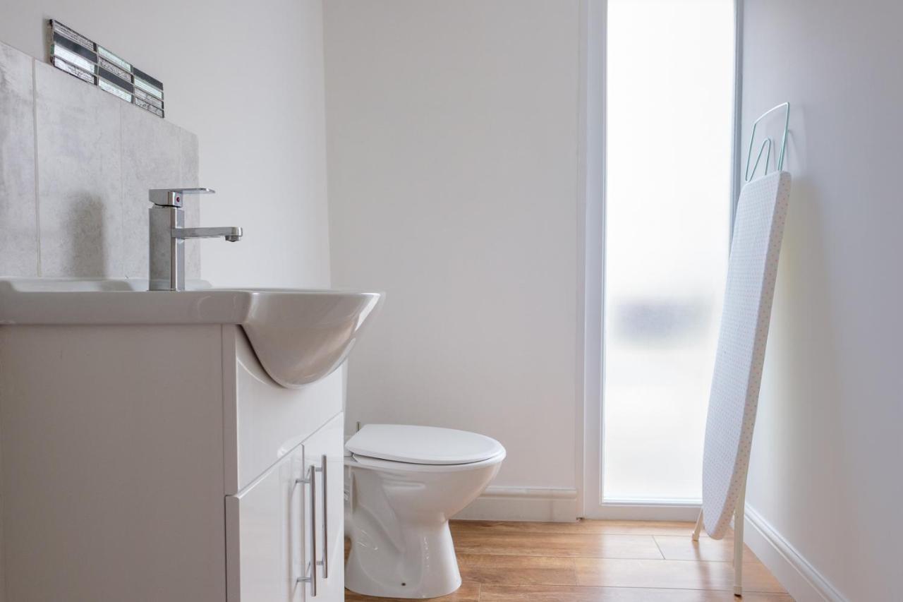 Dickens Suite- Cozy Suite 15Min Close To Gatwick 克劳利 外观 照片