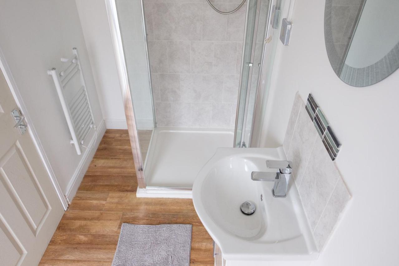 Dickens Suite- Cozy Suite 15Min Close To Gatwick 克劳利 外观 照片
