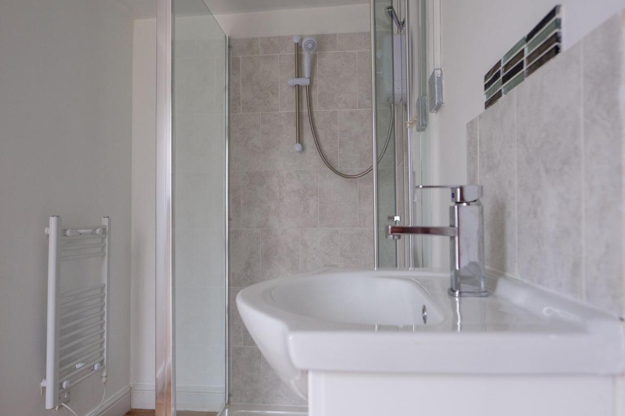 Dickens Suite- Cozy Suite 15Min Close To Gatwick 克劳利 外观 照片